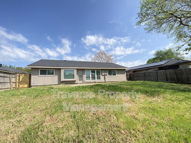 Building Photo - 2420 Springridge Dr