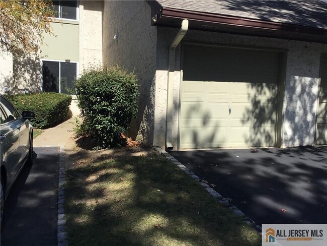 Building Photo - 95 Thoreau Dr