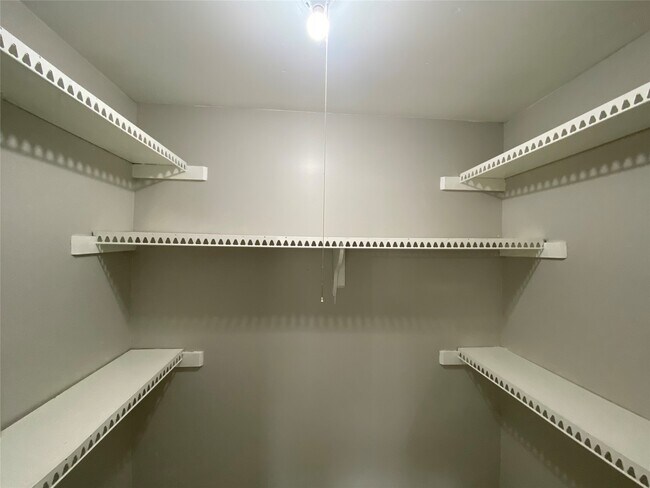 Building Photo - 12730 Labelle Ln