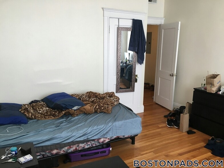 Building Photo - 191 Winthrop Rd