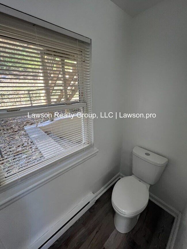 Building Photo - Suburban 739-741