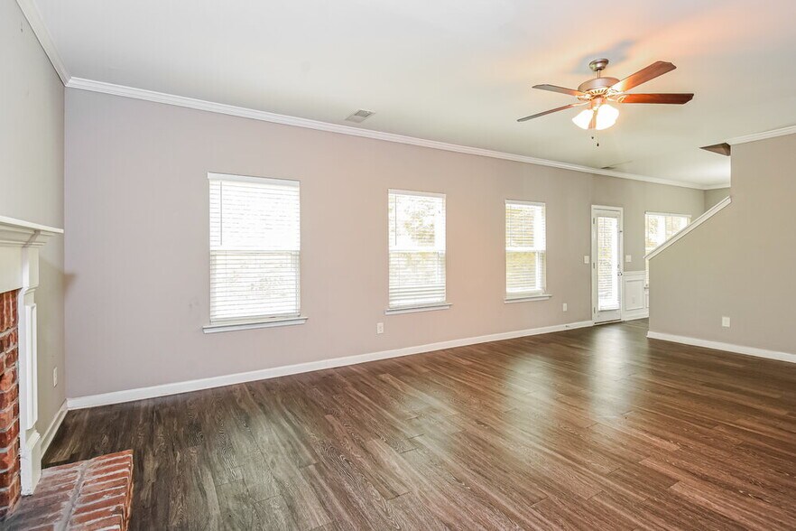 Building Photo - 466 Fieldcrest Dr