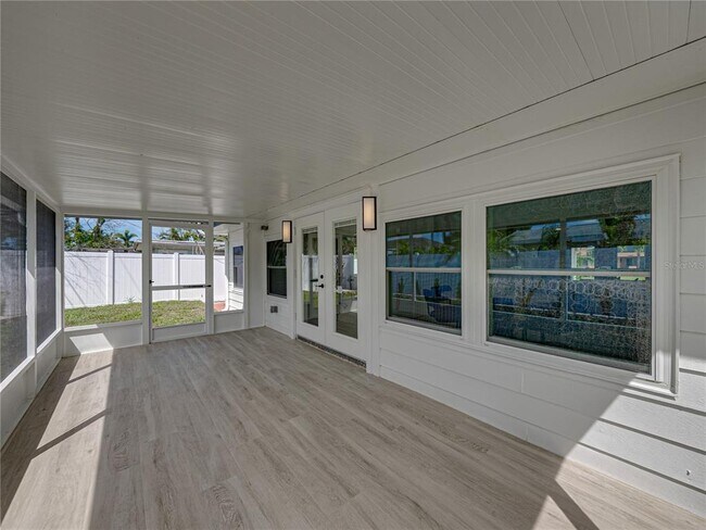 Building Photo - 6709 Cardinal Dr S
