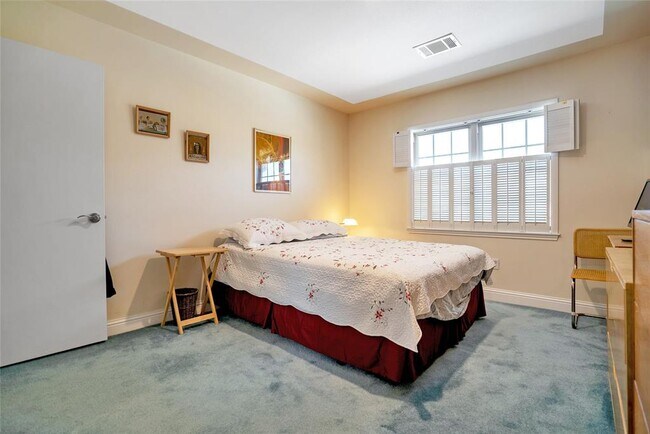 Building Photo - 5851 Doliver Dr