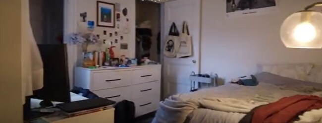 Building Photo - 4-bed + 1 1/2 bath BU-GAP