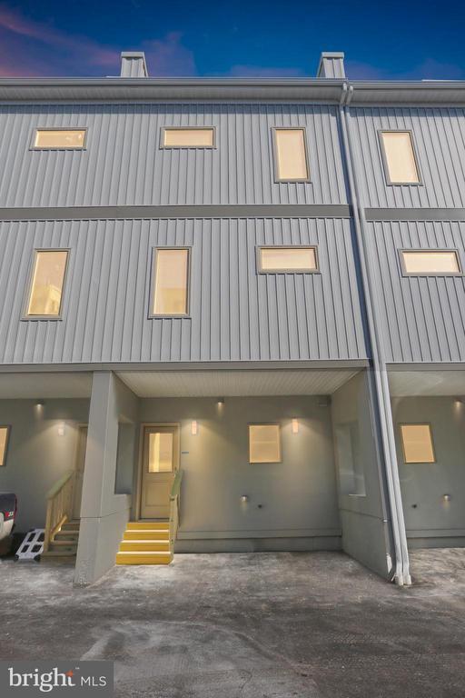 Building Photo - 1106 E Hewson St