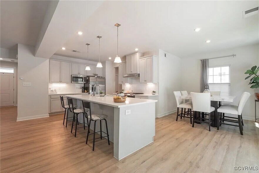Building Photo - 9332 Janeway Dr