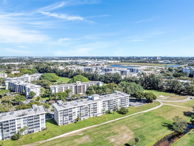 Building Photo - 3001 S Course Dr