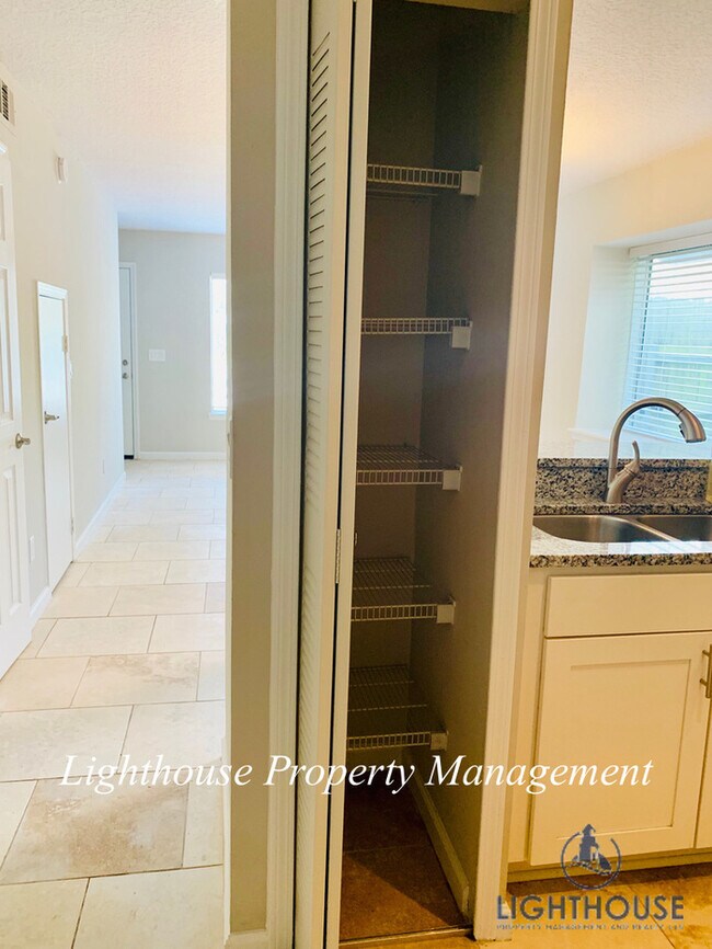 Building Photo - Renovated 2 Bedroom Townhome Just 8 Blocks From The Beach