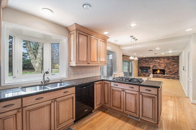 Building Photo - 6760 Orinoco Cir