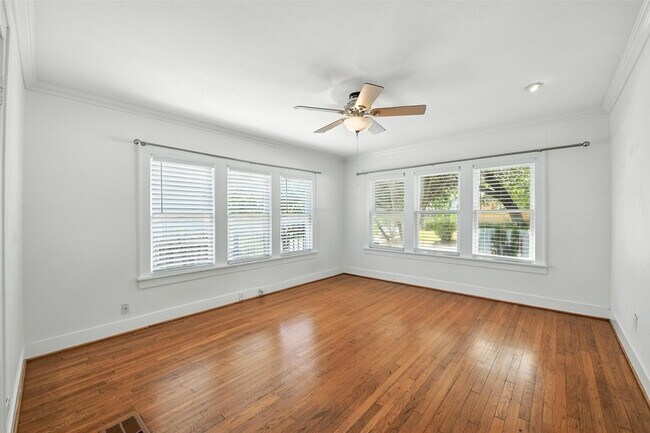 Building Photo - 4036 Dexter Ave
