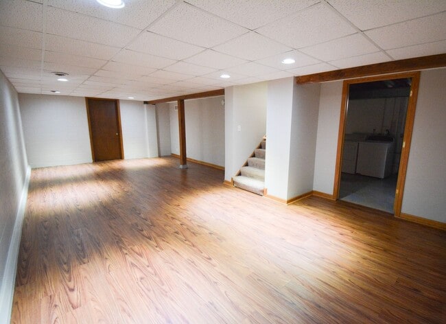 Building Photo - Ranch style apartment in duplex with finished basement space!