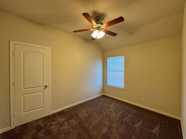 Building Photo - Duplex *LEASING SPECIAL AVAILABLE*