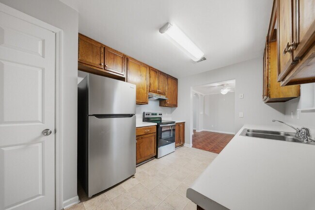 Building Photo - 3 Bedroom 2 Bathroom Single Family Home located in NW Tallahassee!