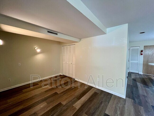 Building Photo - 35 Herron Ave