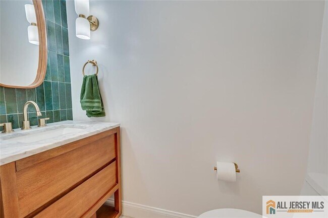 Building Photo - 403 Somerset Ct