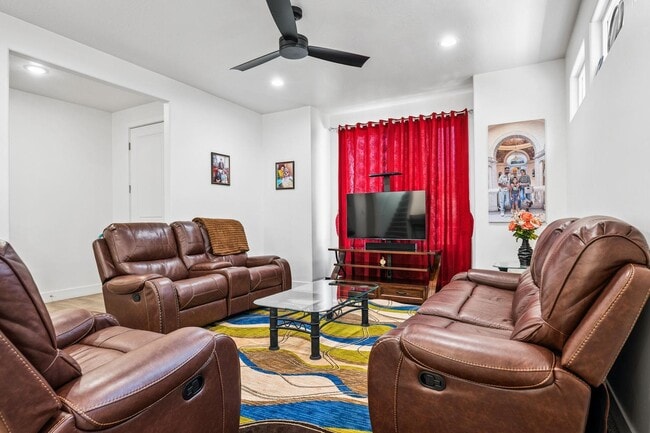 Building Photo - 438 N Stone Mountain Dr