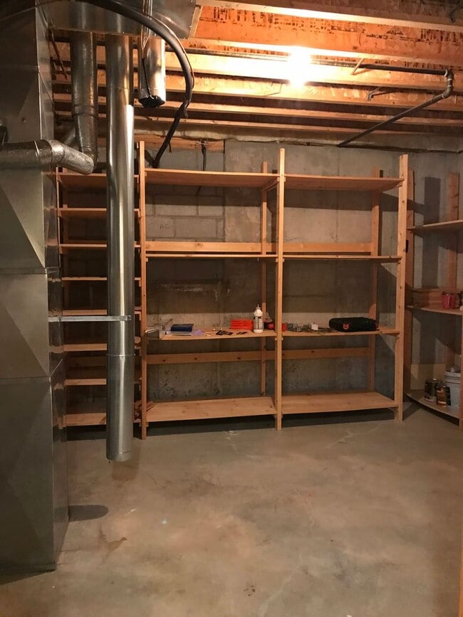 Building Photo - Walkout Basement Home Must See