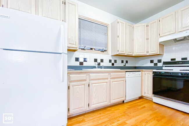 Building Photo - 1423 W Cortez St