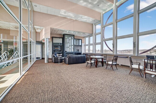 Building Photo - 10 Stewart Pl