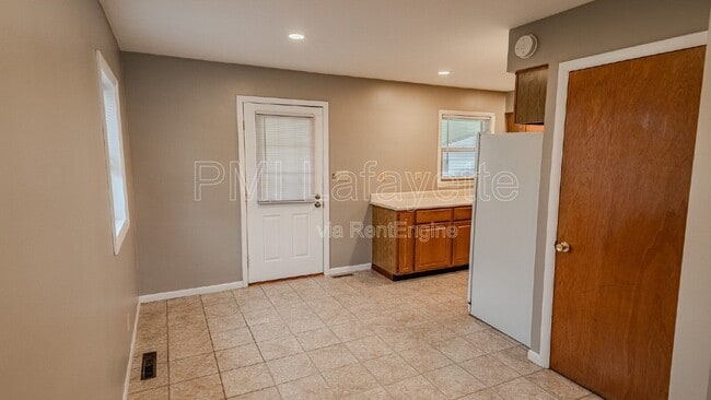 Building Photo - 2454 Poplar Ln