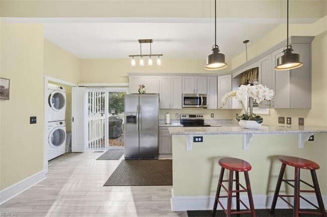 Building Photo - 1325 W Little Creek Rd