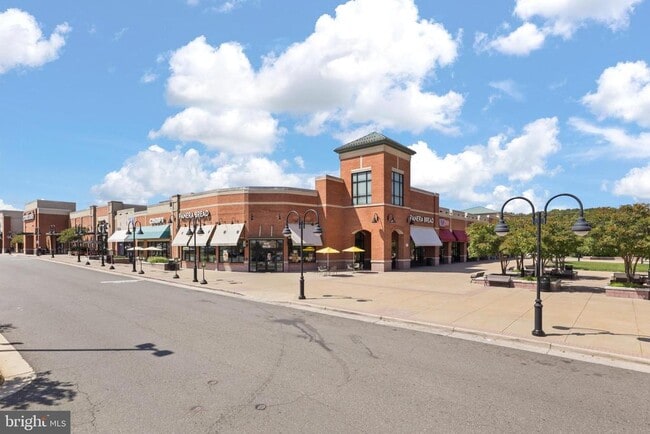 Building Photo - 6203 Abbottsbury Row