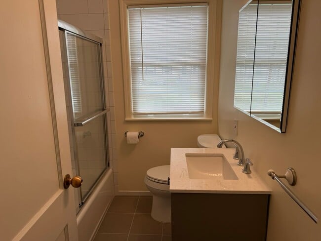 Building Photo - Lovely Renovated Rambler Close to METRO, Parks, Etc.