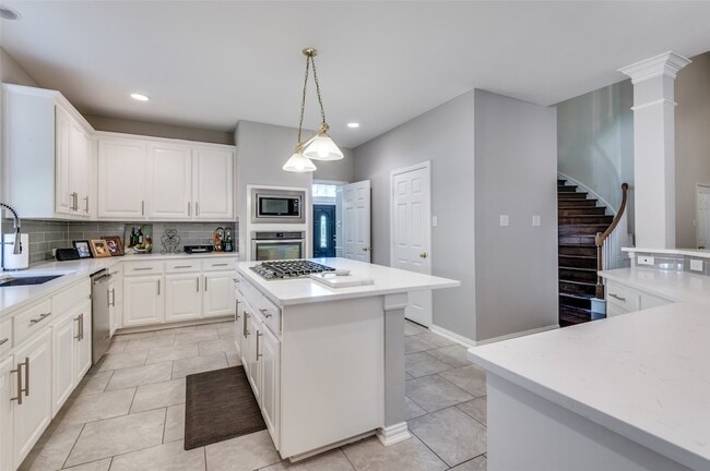 Building Photo - 928 Hidden Hollow Ct