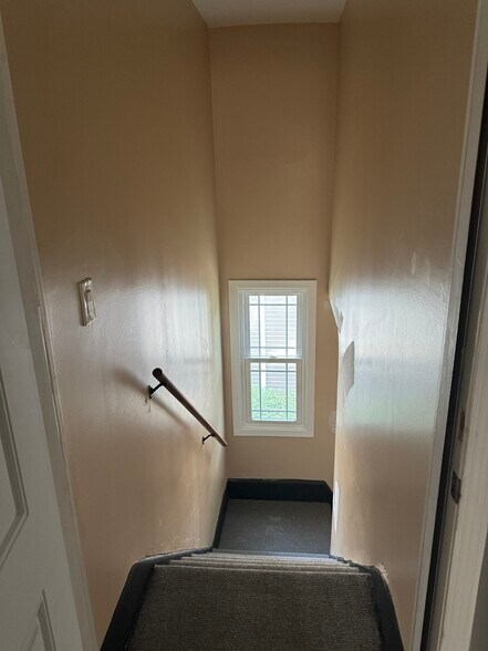 Building Photo - 1627 W 106th St