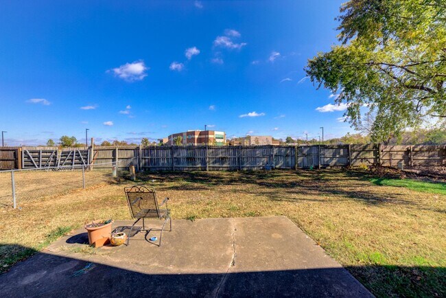 Building Photo - Newly renovated 3 bed / 2 Bath in Tulsa! Available Mid June!