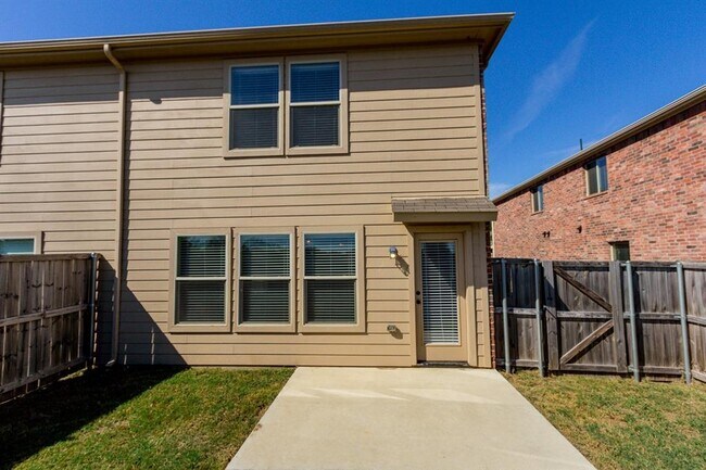 Building Photo - 1208 Bayfield Dr