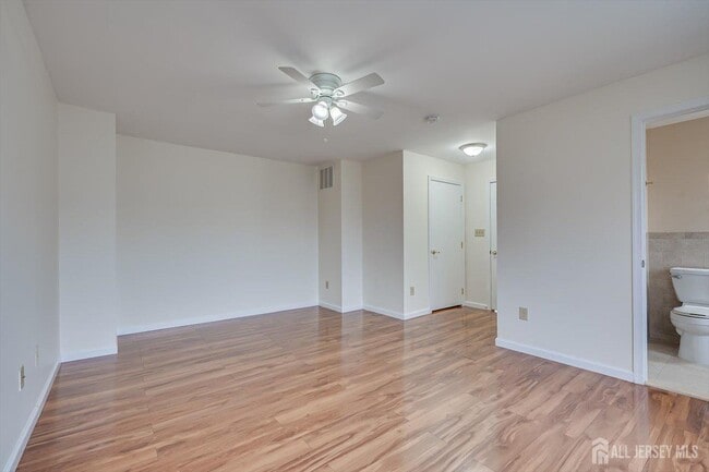 Building Photo - 919 Plymouth Rd