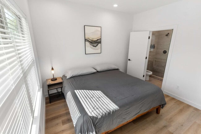 Building Photo - 6740 Peerless St