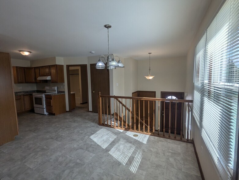 Building Photo - 3351 S 113th St