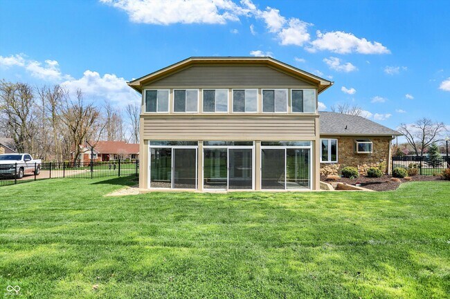 Building Photo - 3037 Golfview Dr