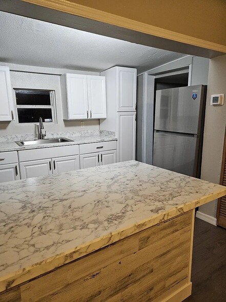 Building Photo - 3705 N Clearfield Ave