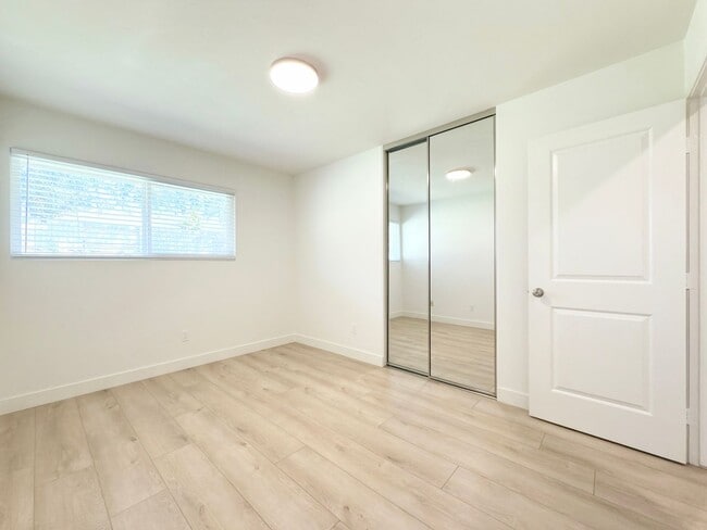 Building Photo - Remodeled Single Level in Cul-de-Sac!
