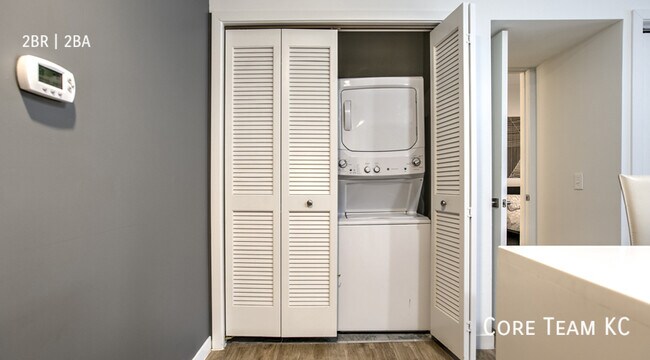 Building Photo - 662 E 63rd St