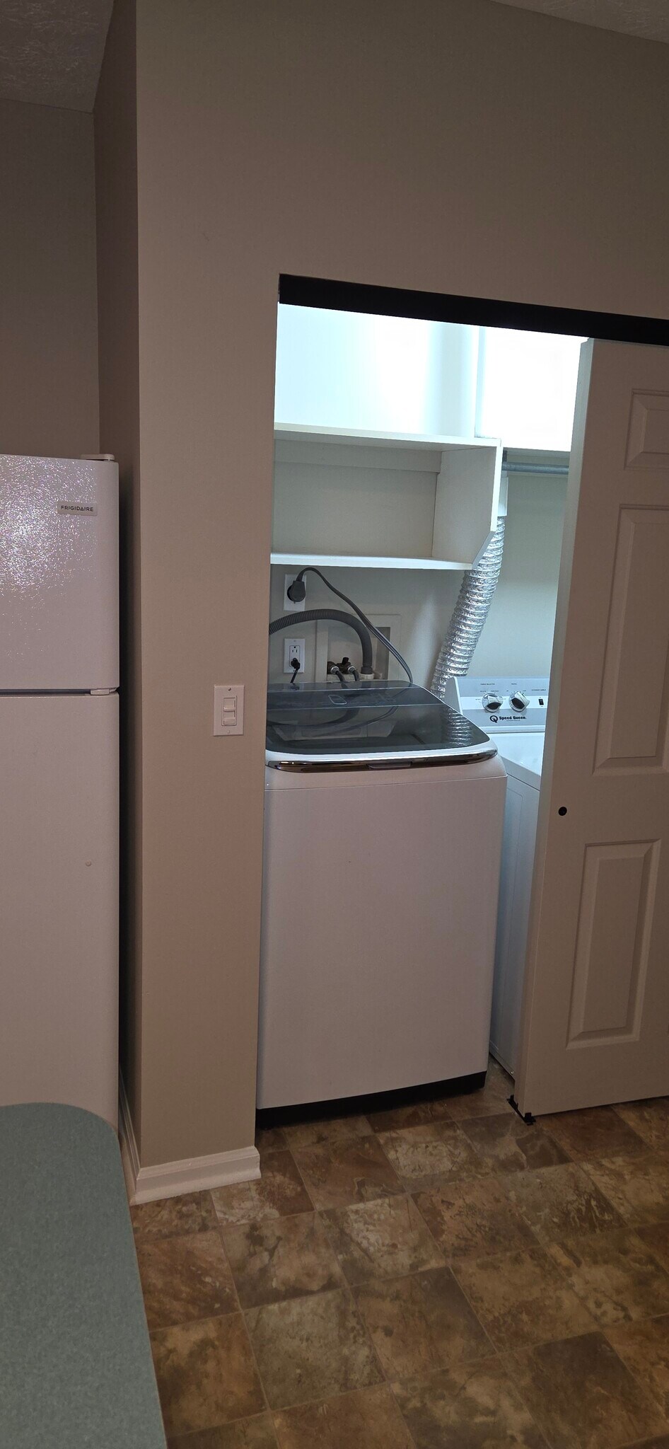 Building Photo - 484 Merchants Rd