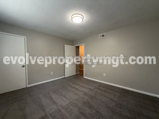 Building Photo - 670 Hobbs Dr