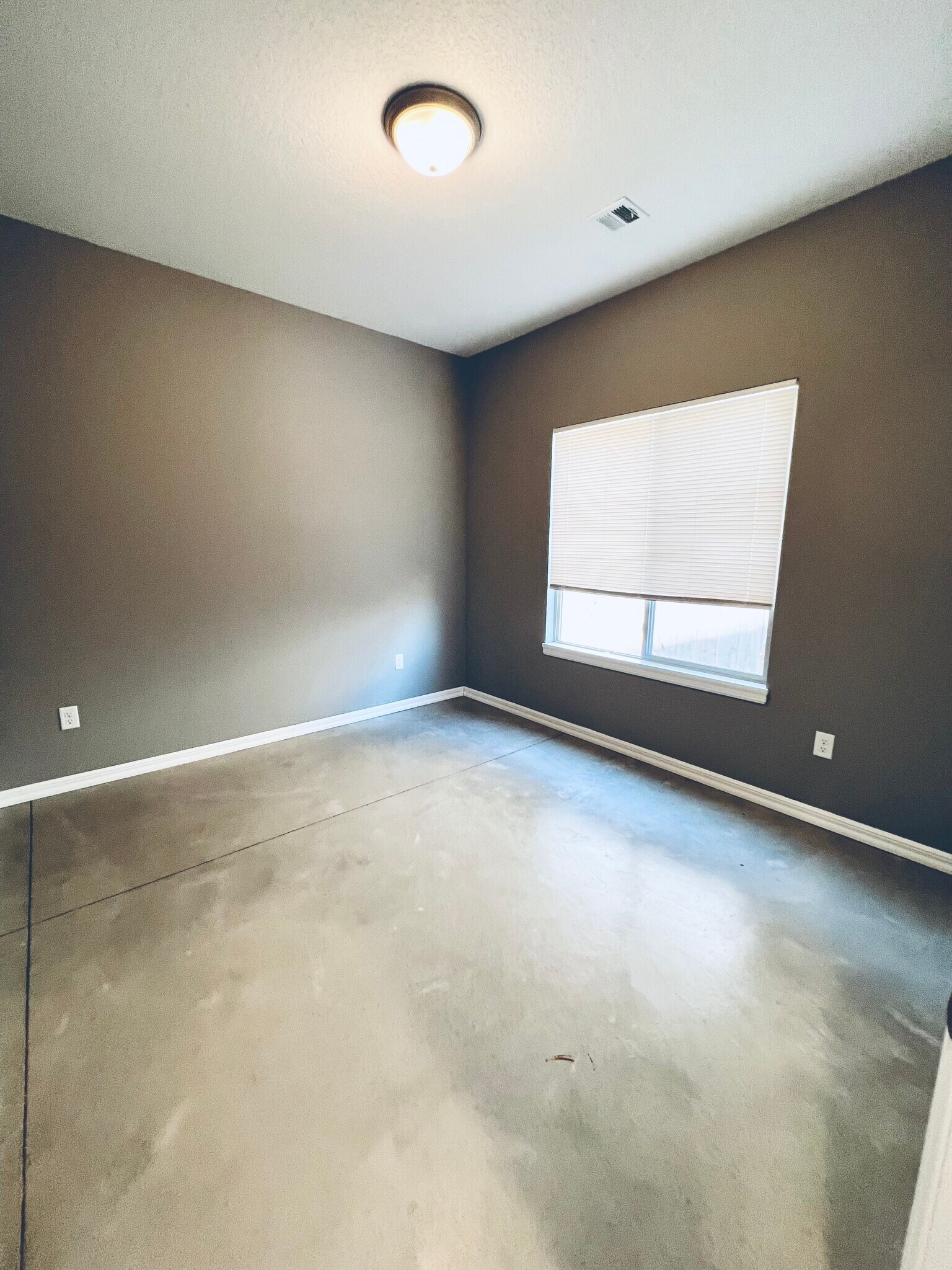 Building Photo - 4801 N Hillside Ct