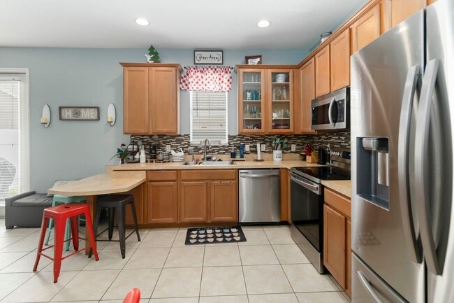 Building Photo - 3/2.5 Townhome W/ 2 Car Garage For Rent in the Highly Desirable Avalon Park Community