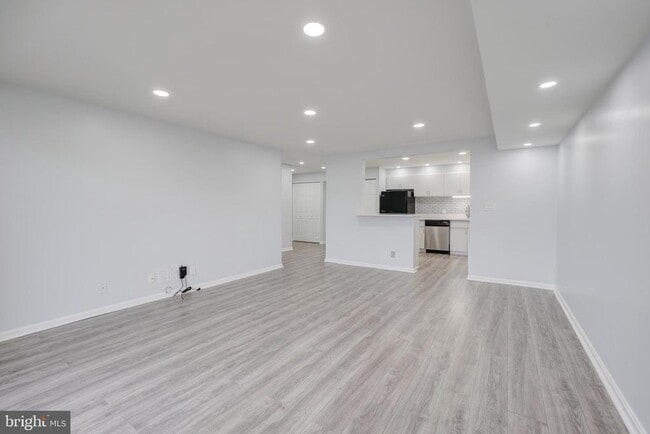 Building Photo - 3800 Powell Ln