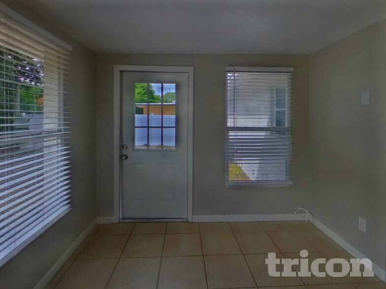 Building Photo - 2529 Brentwood Dr