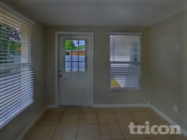 Building Photo - 2529 Brentwood Dr