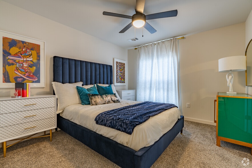 2BR, 2BA Lounge - 998SF - Bedroom - Brentwood Apartments