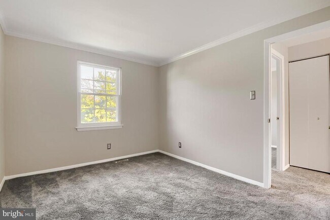 Building Photo - 907 Spry Harb