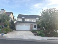 Building Photo - **Beautiful 4 bed / 2.5 bath / 2,818 sqf H...