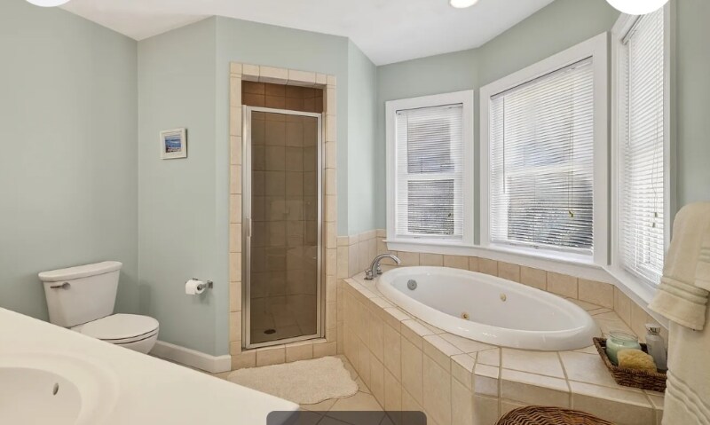 Building Photo - 401 grace St